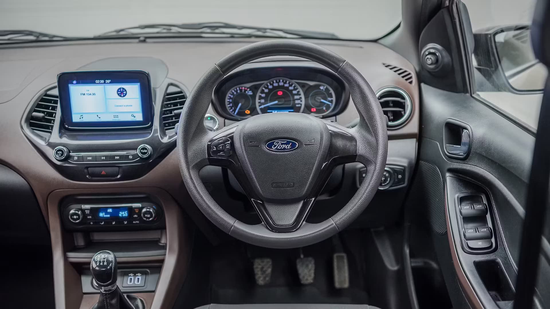 Ford Freestyle interior steering wheel